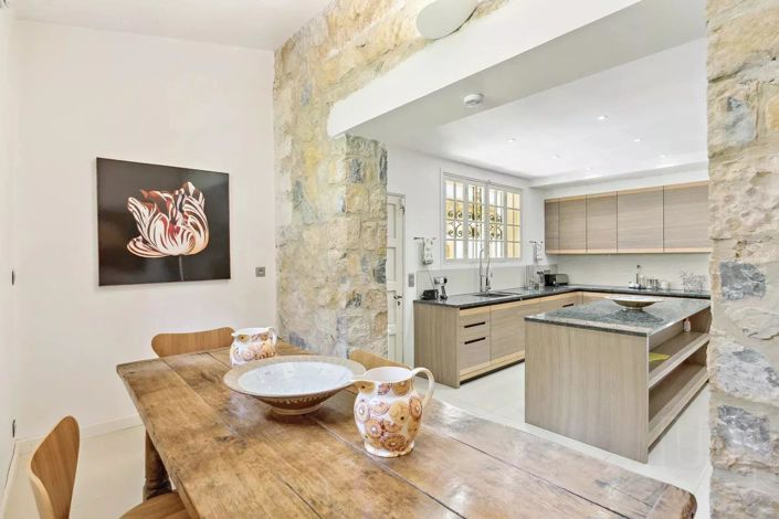 Image No.8-6 Bed House for sale