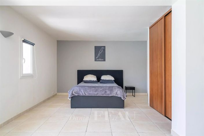 Image No.12-4 Bed House for sale