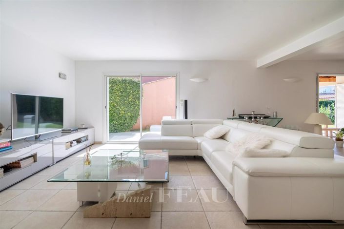 Image No.5-4 Bed House for sale