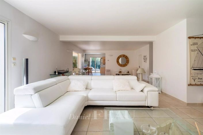 Image No.6-4 Bed House for sale