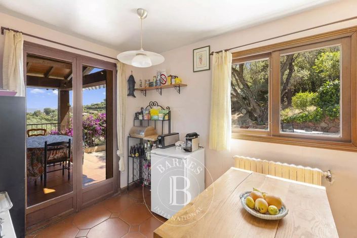 Image No.17-8 Bed House for sale