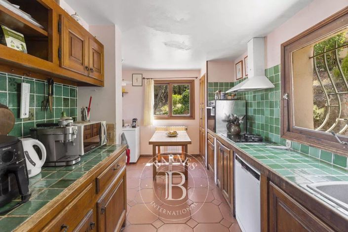 Image No.7-8 Bed House for sale