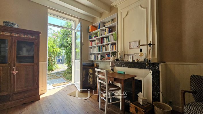 Image No.19-6 Bed House for sale