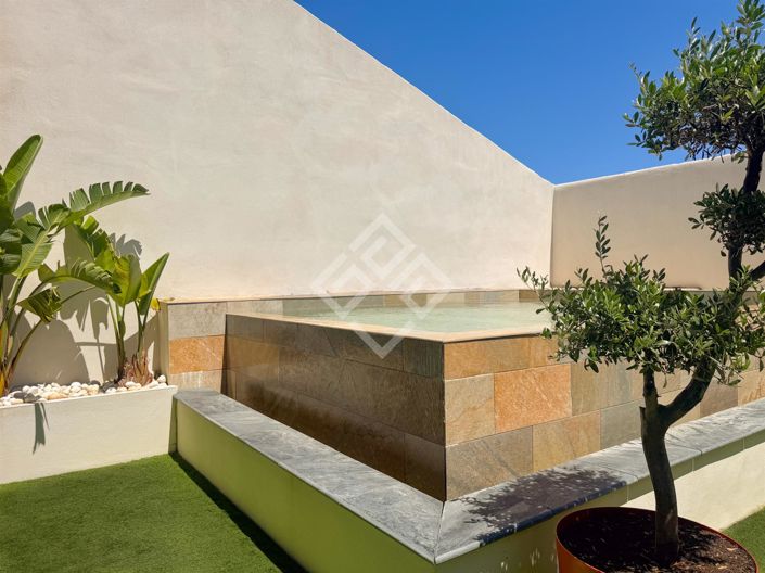 Image No.1-4 Bed House for sale