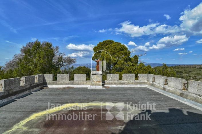 Image No.13-7 Bed Property for sale