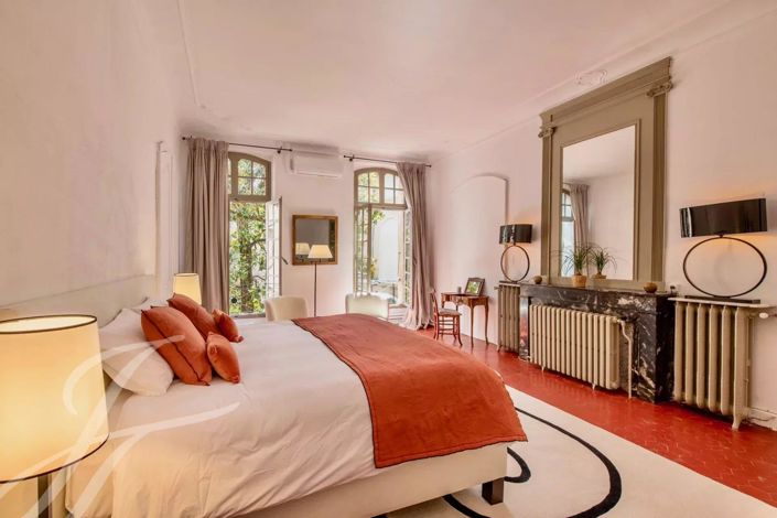 Image No.6-8 Bed House for sale