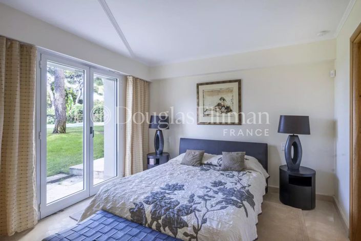 Image No.10-5 Bed House for sale