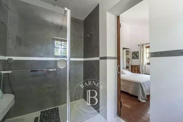 Image No.14-8 Bed House for sale