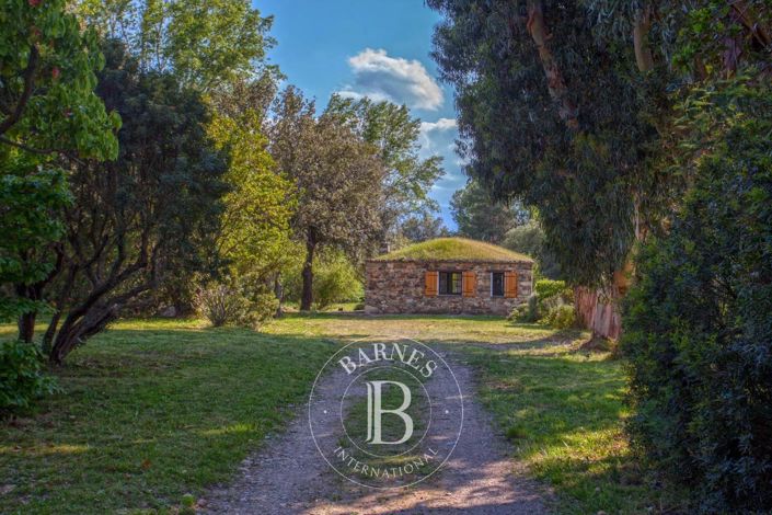 Image No.18-8 Bed House for sale