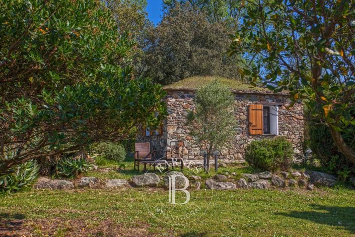 Image No.9-8 Bed House for sale