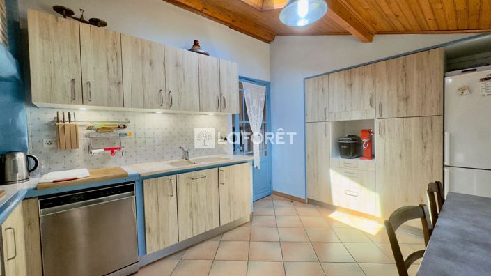 Image No.11-3 Bed Property for sale