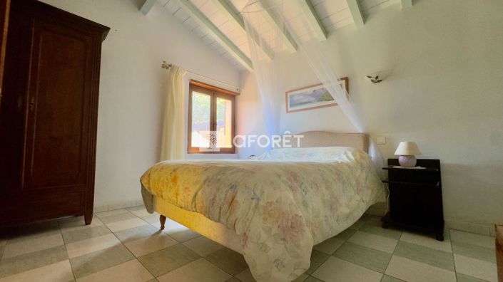 Image No.13-3 Bed Property for sale