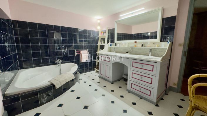 Image No.15-3 Bed Property for sale