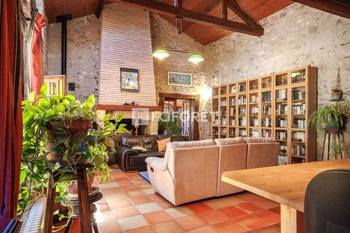 Image No.8-3 Bed Property for sale