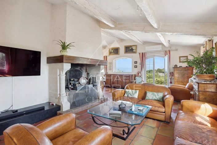 Image No.2-4 Bed House for sale