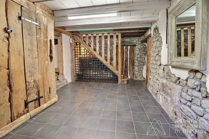 Image No.13-6 Bed House for sale