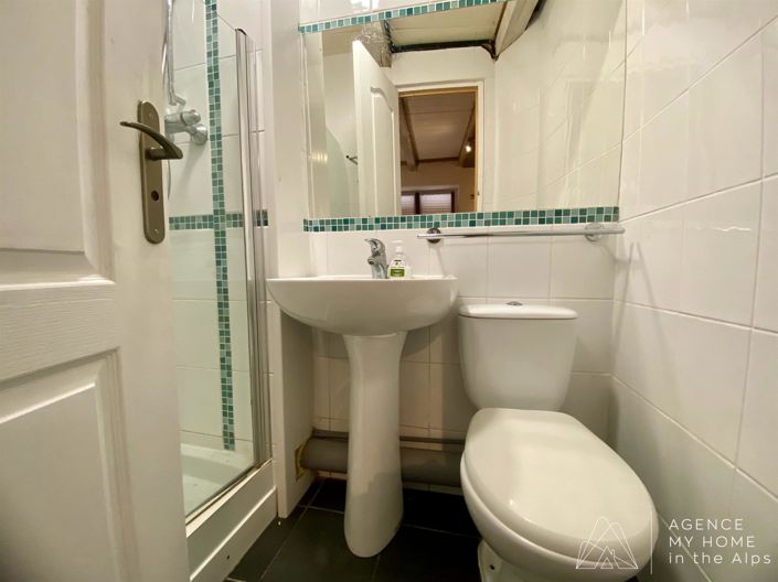 Image No.30-6 Bed House for sale