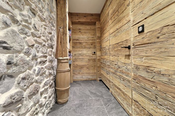 Image No.12-3 Bed Property for sale