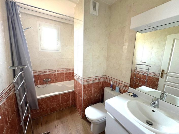 Image No.12-3 Bed Apartment for sale