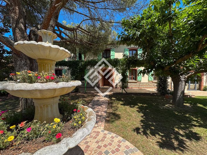 Image No.1-5 Bed House for sale