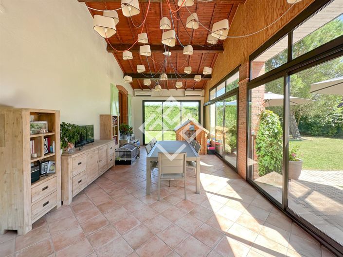 Image No.10-5 Bed House for sale