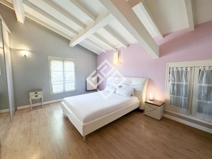 Image No.12-5 Bed House for sale