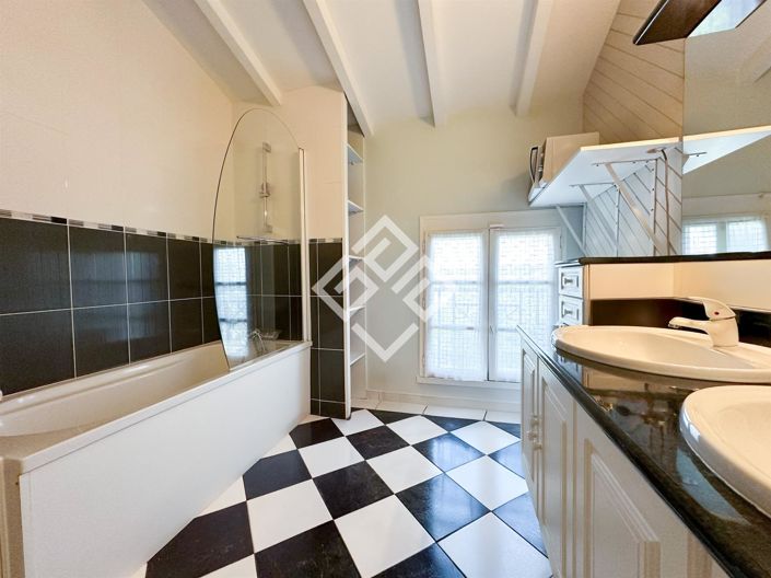 Image No.13-5 Bed House for sale