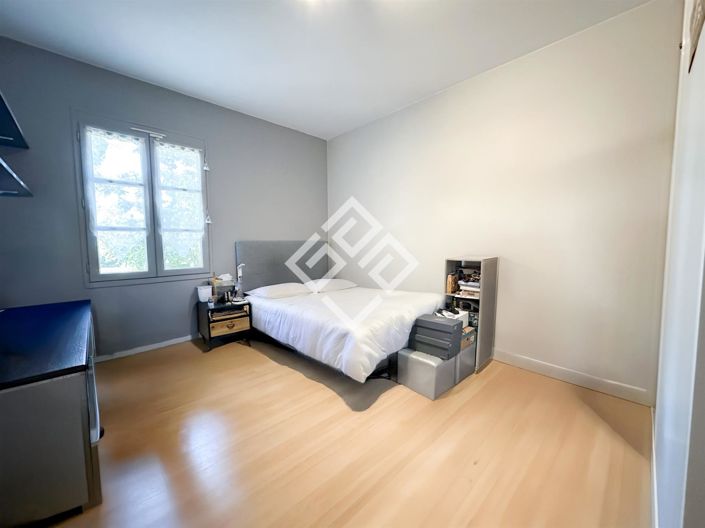 Image No.15-5 Bed House for sale