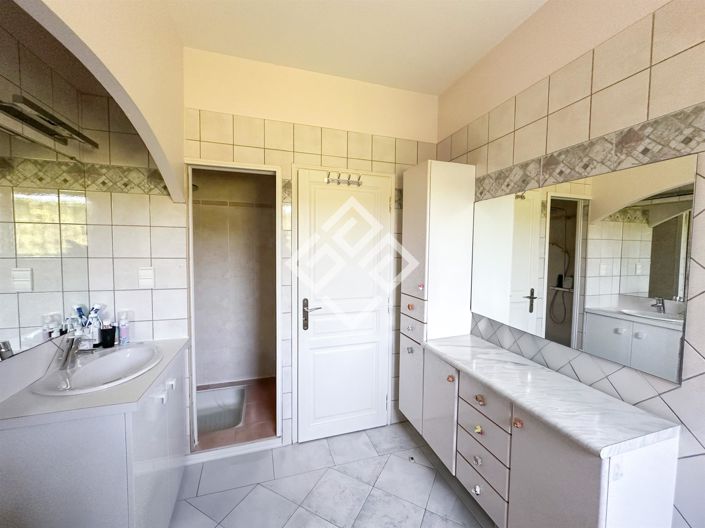 Image No.16-5 Bed House for sale