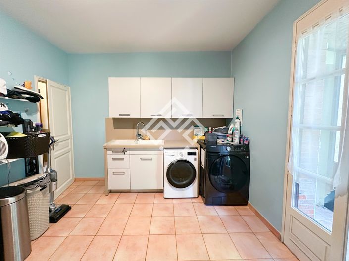 Image No.17-5 Bed House for sale