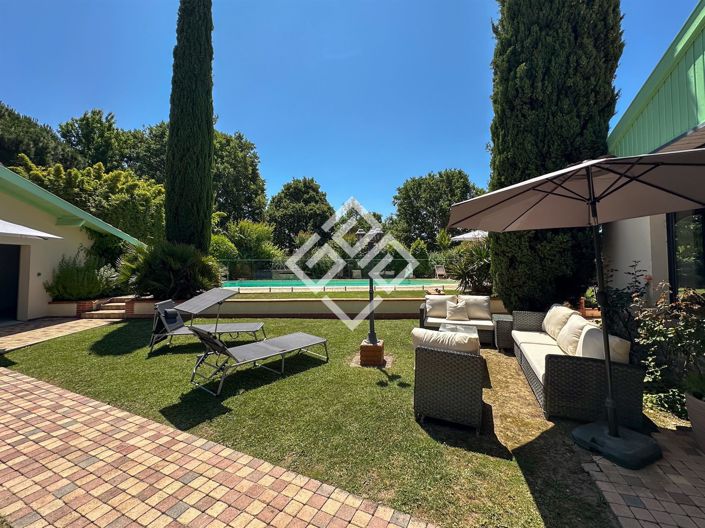 Image No.23-5 Bed House for sale