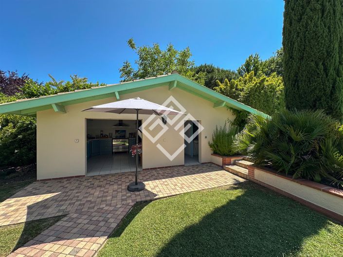 Image No.24-5 Bed House for sale