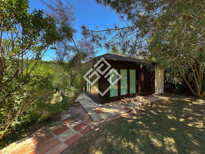 Image No.26-5 Bed House for sale