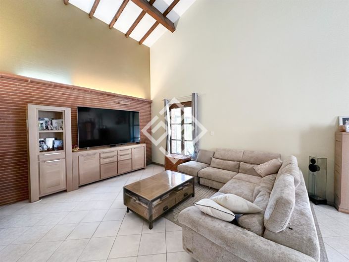 Image No.5-5 Bed House for sale