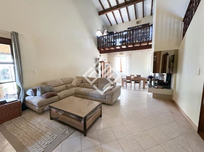 Image No.6-5 Bed House for sale