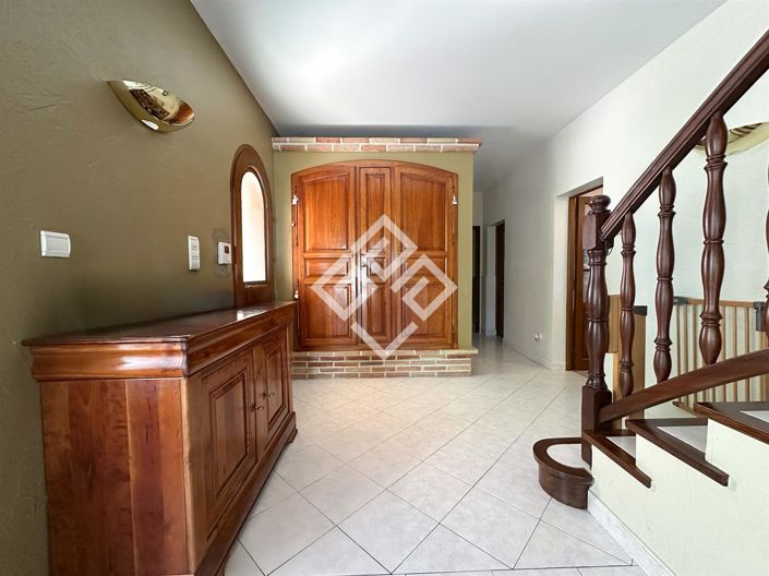 Image No.7-5 Bed House for sale