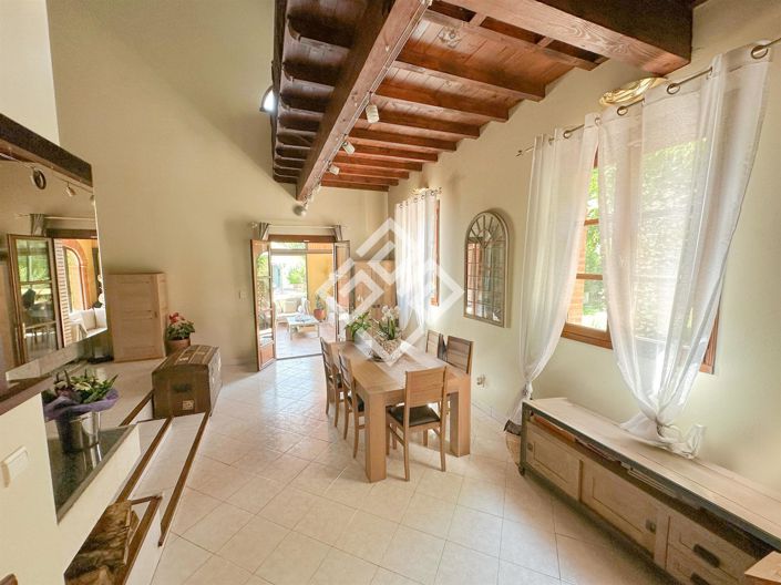 Image No.8-5 Bed House for sale