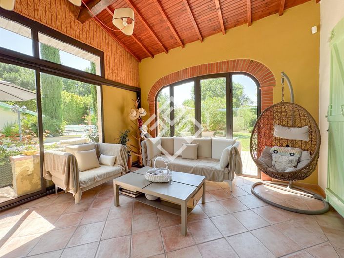 Image No.9-5 Bed House for sale