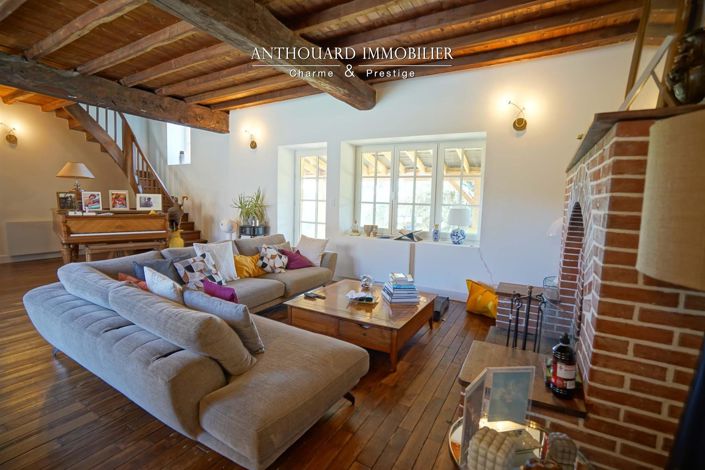 Image No.11-9 Bed Property for sale