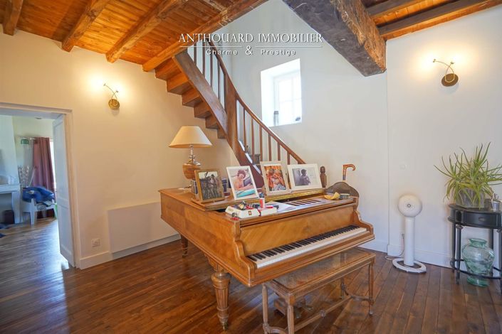 Image No.13-9 Bed Property for sale