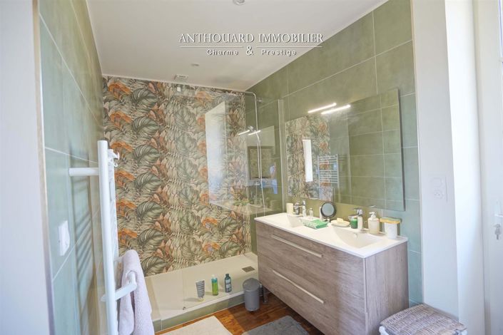 Image No.15-9 Bed Property for sale