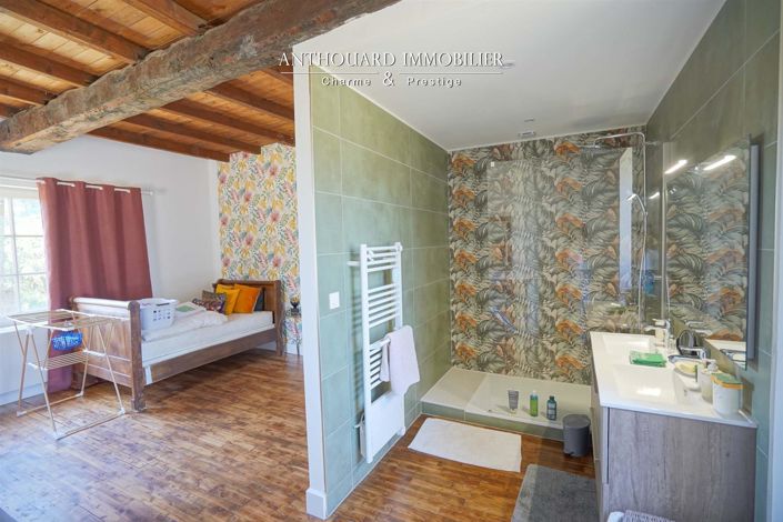 Image No.16-9 Bed Property for sale