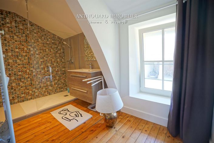 Image No.17-9 Bed Property for sale