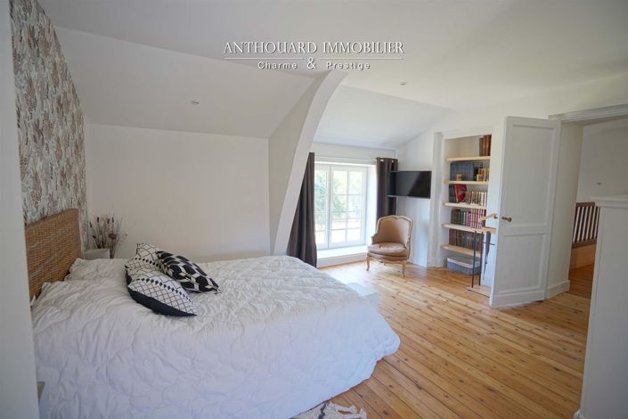 Image No.18-9 Bed Property for sale