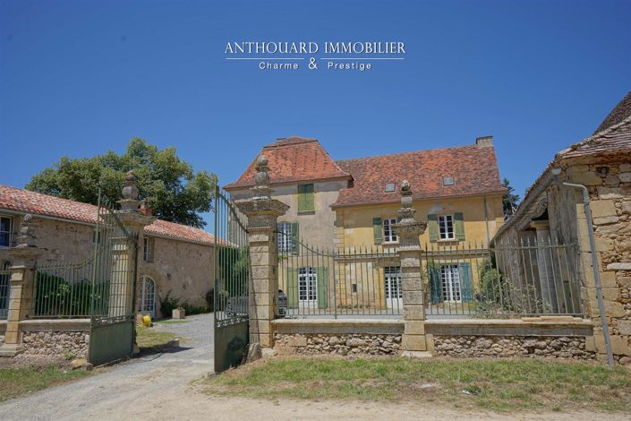 Image No.2-9 Bed Property for sale