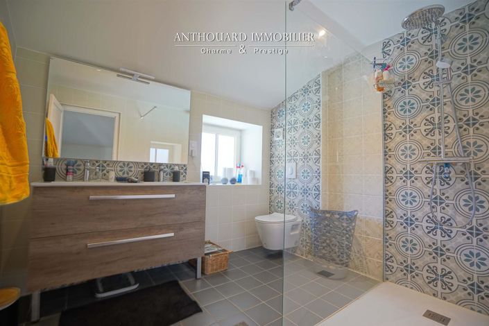 Image No.20-9 Bed Property for sale