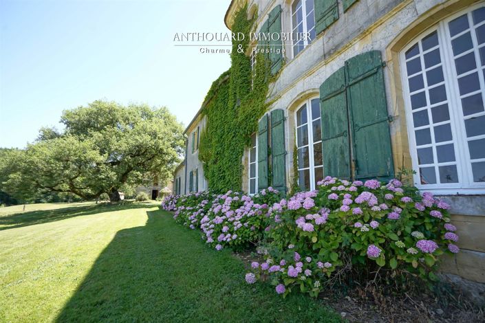 Image No.3-9 Bed Property for sale