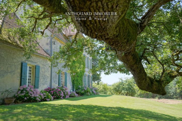 Image No.4-9 Bed Property for sale