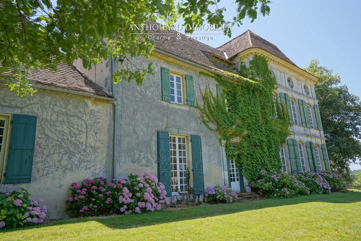 Image No.5-9 Bed Property for sale