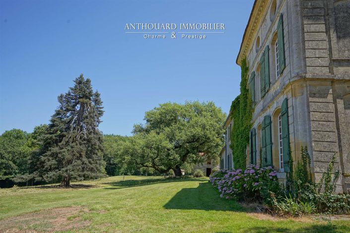 Image No.6-9 Bed Property for sale